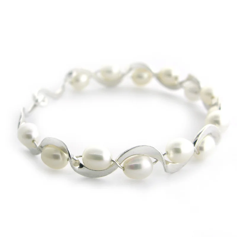 FW Pearl Ruffle Bracelet