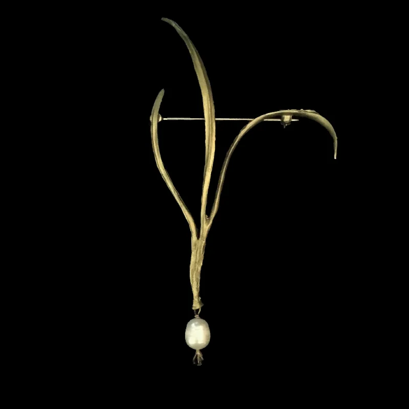 Scallion brooch